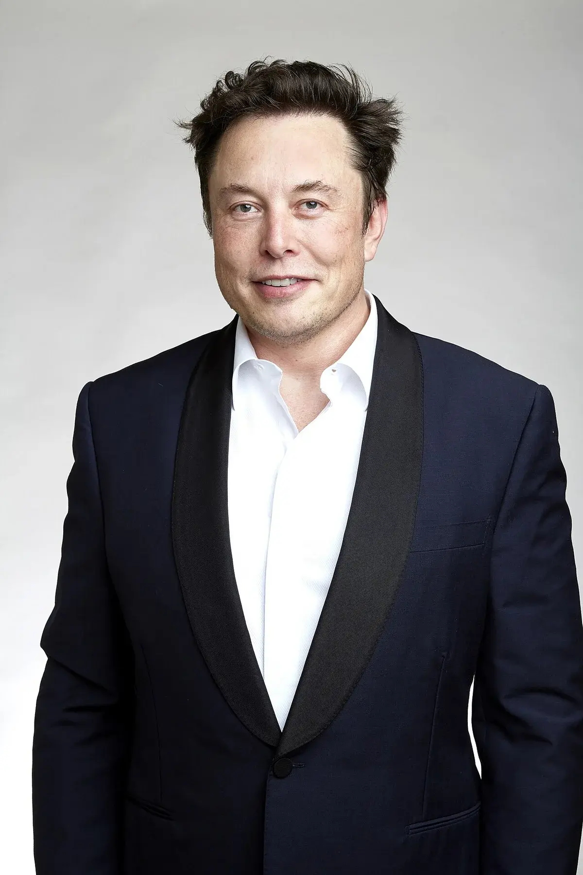 Portrait of Elon Musk in a tuxedo jacket.